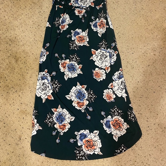 Maurice’s dress - Picture 2 of 3